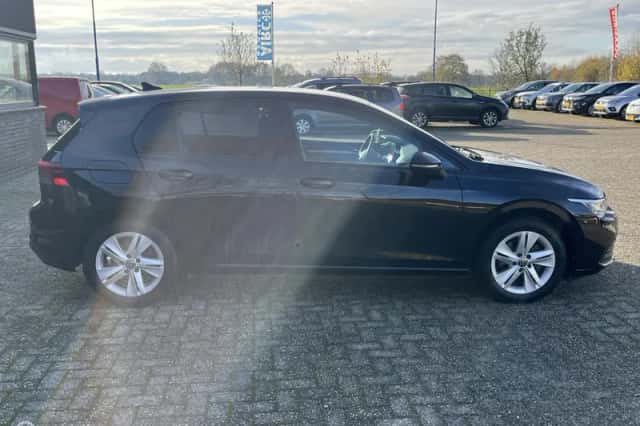 Volkswagen Golf (2022) thumbnail 5