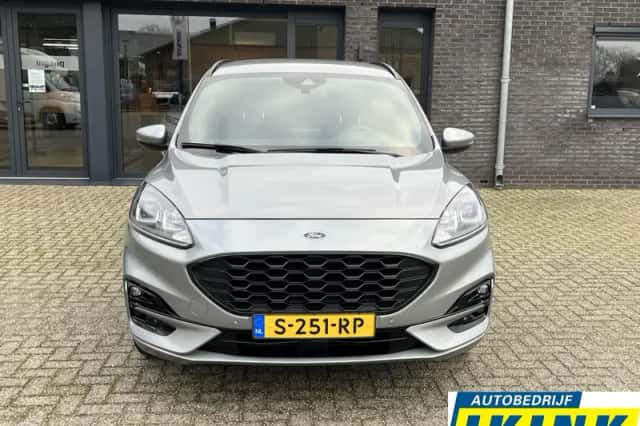 Ford Kuga (2023) thumbnail 2