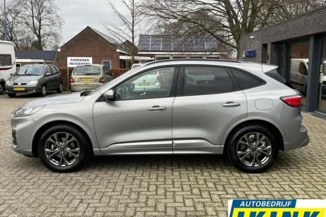 Ford Kuga (2023) thumbnail 3