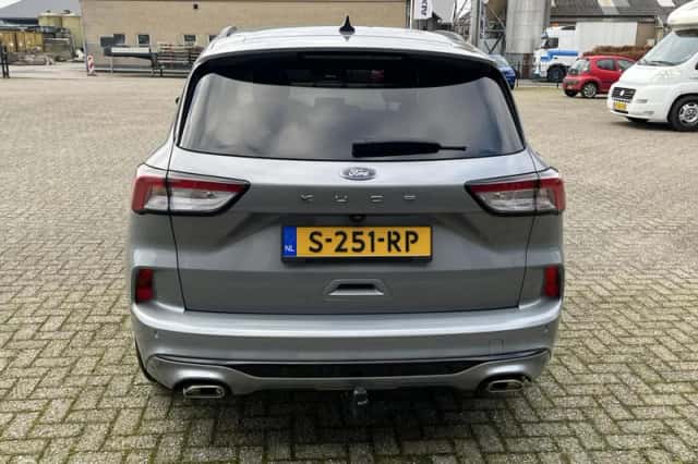 Ford Kuga (2023) thumbnail 4