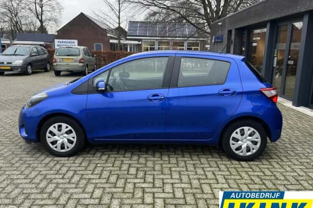 Toyota Yaris (2018) thumbnail 3