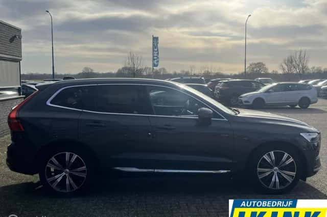 Volvo XC60 (2022) thumbnail 3