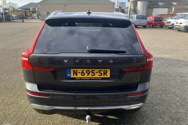 Volvo XC60 (2022) thumbnail 4