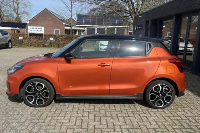 Suzuki Swift (2021) thumbnail 4