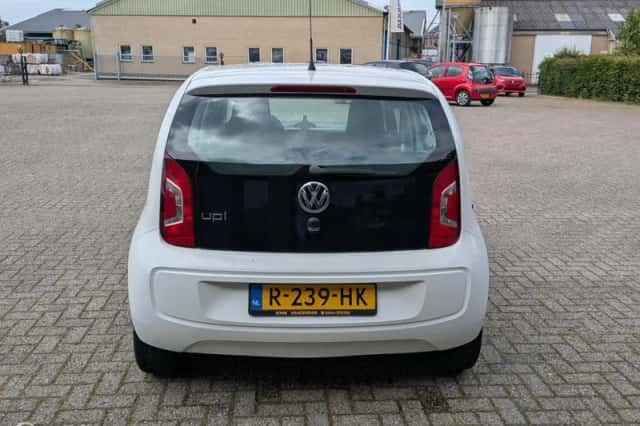 Volkswagen Up! (2014) thumbnail 4