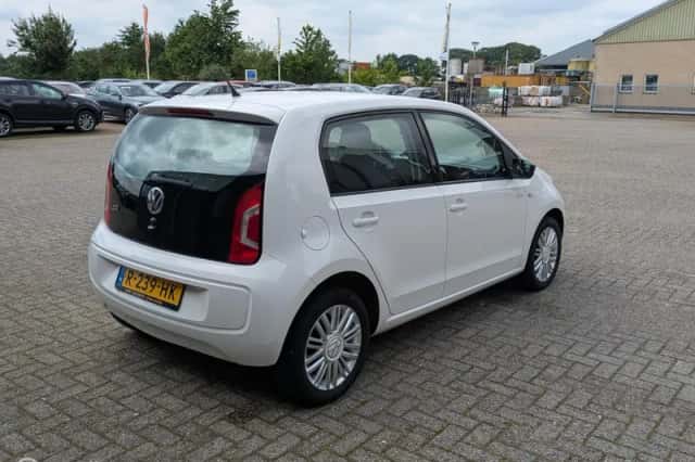 Volkswagen Up! (2014) thumbnail 5