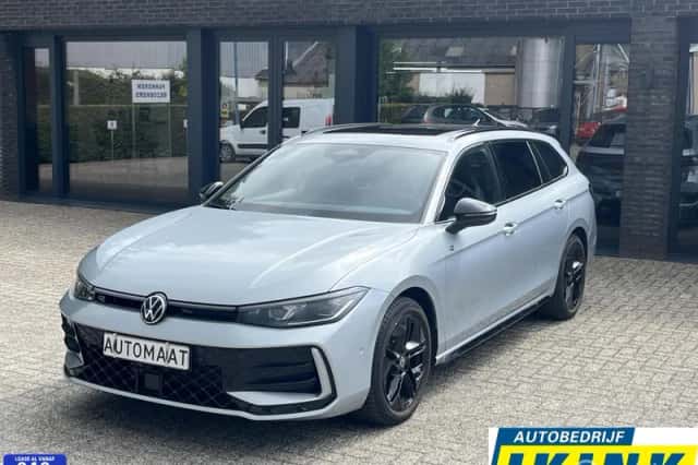 Volkswagen Passat (2024) thumbnail 1