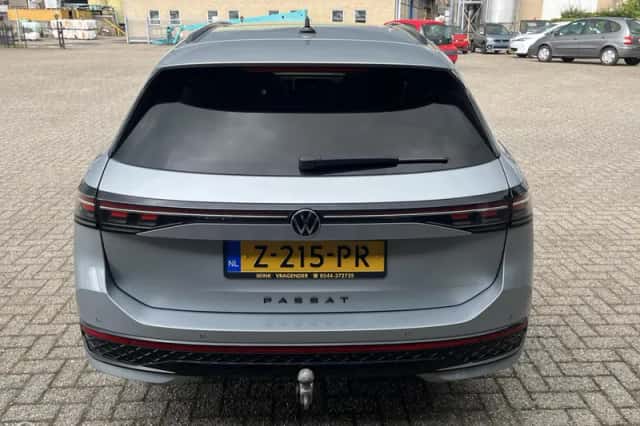 Volkswagen Passat (2024) thumbnail 4