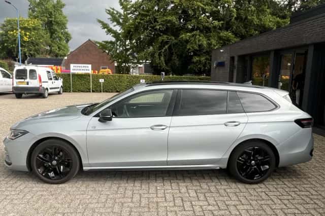 Volkswagen Passat (2024) thumbnail 5