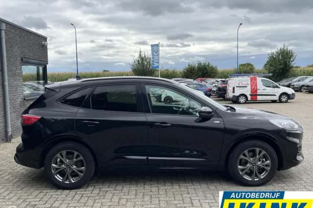 Ford Kuga (2021) thumbnail 3