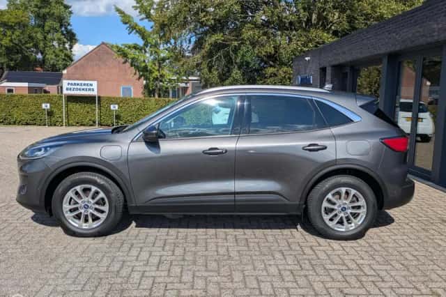 Ford Kuga (2022) thumbnail 4