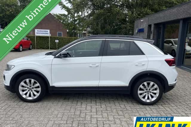 Volkswagen T-Roc (2022) thumbnail 3