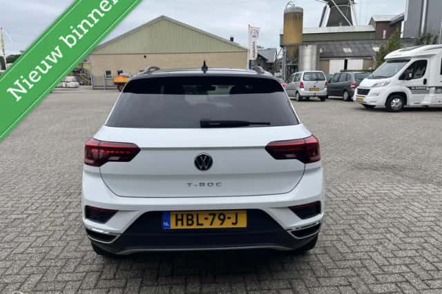 Volkswagen T-Roc (2022) thumbnail 4