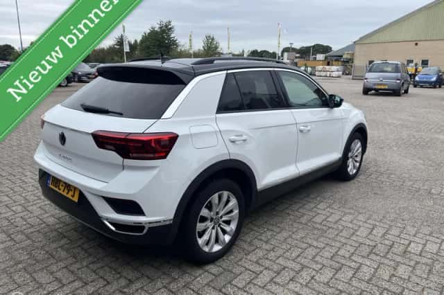 Volkswagen T-Roc (2022) thumbnail 5