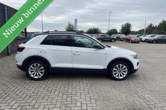 Volkswagen T-Roc (2022) thumbnail 6