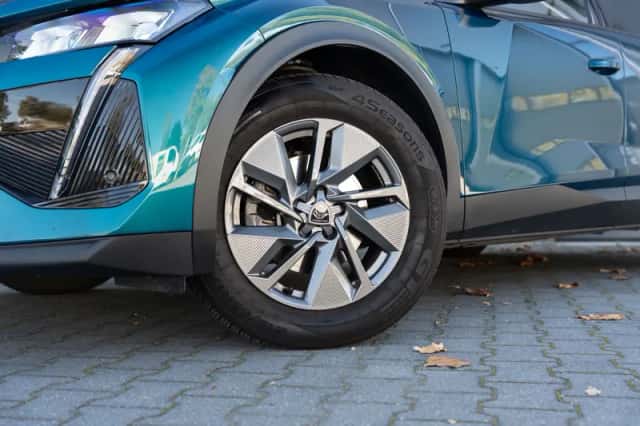 Peugeot 408 (2024) thumbnail 5
