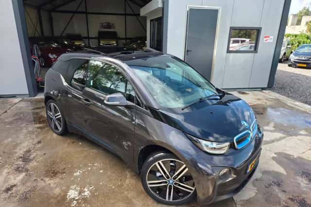 BMW i3 (2015) thumbnail 2