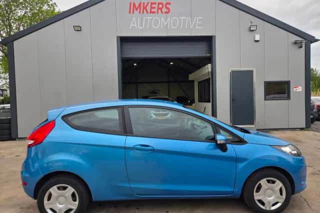 Ford Fiesta (2011) thumbnail 3