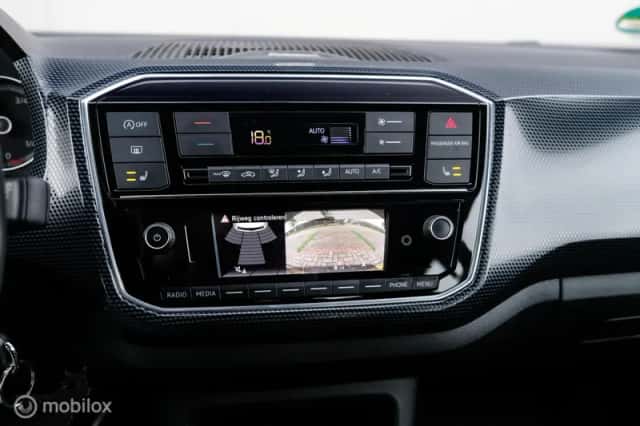 Volkswagen Up! (2016) thumbnail 6