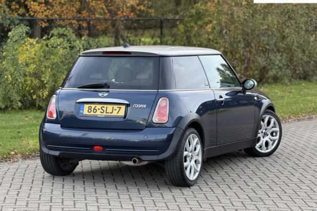 MINI Cooper (2006) thumbnail 3