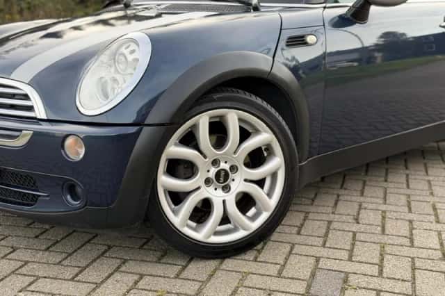 MINI Cooper (2006) thumbnail 4