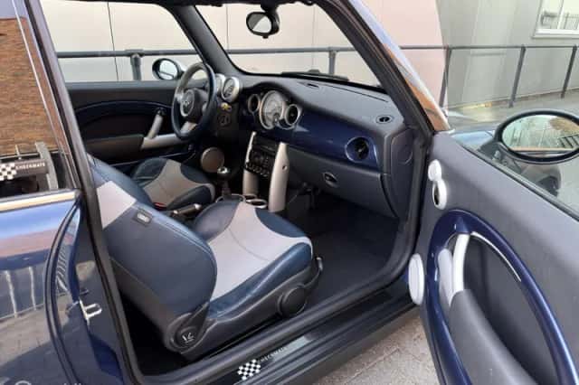 MINI Cooper (2006) thumbnail 5