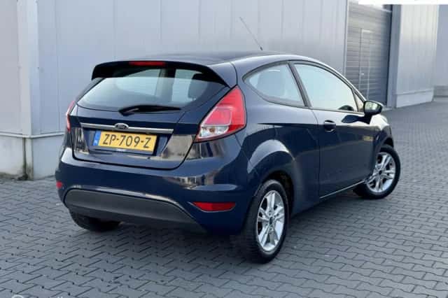 Ford Fiesta (2015) thumbnail 3