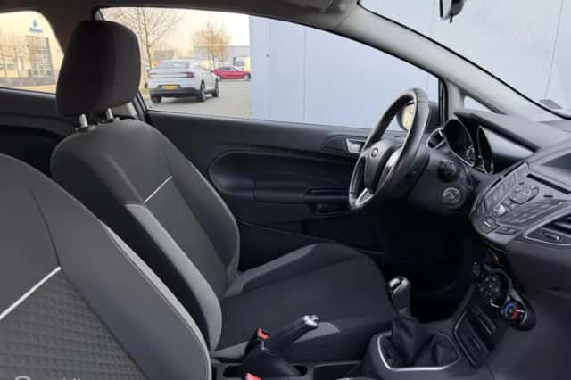 Ford Fiesta (2015) thumbnail 6
