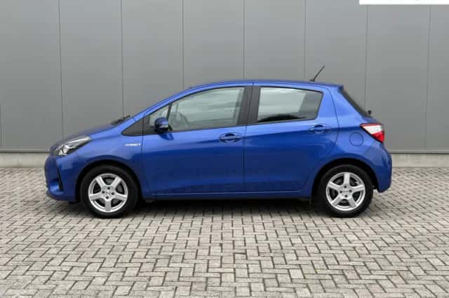 Toyota Yaris (2017) thumbnail 2