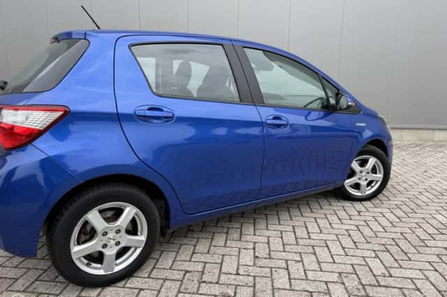 Toyota Yaris (2017) thumbnail 4
