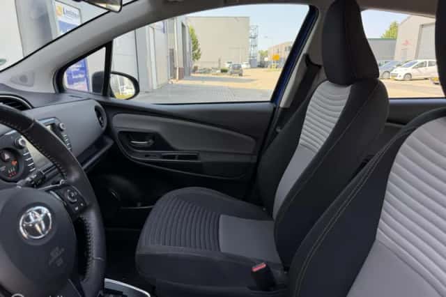 Toyota Yaris (2017) thumbnail 6