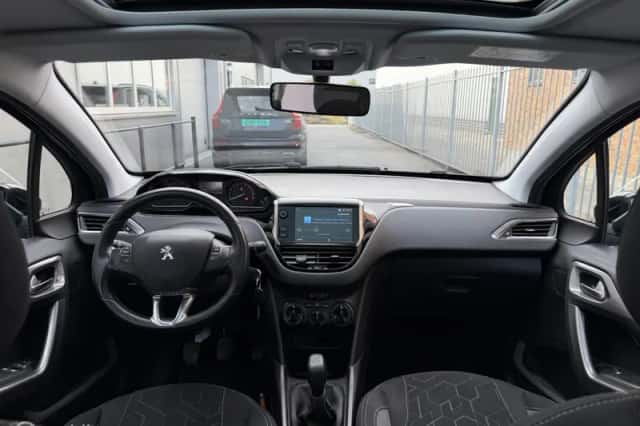 Peugeot 2008 (2017) thumbnail 5