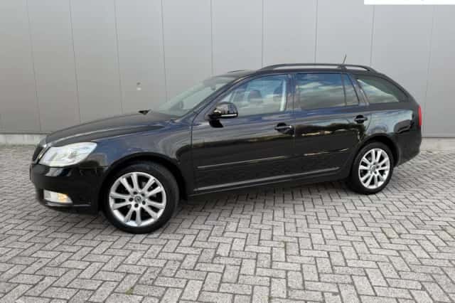 Škoda Octavia (2011) thumbnail 2