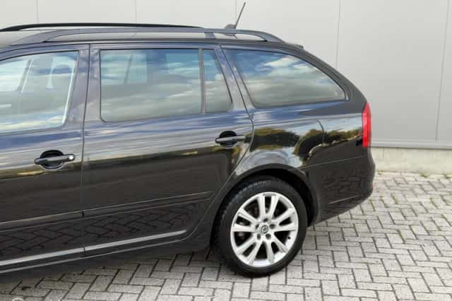 Škoda Octavia (2011) thumbnail 4