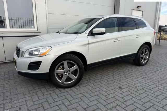 Volvo XC60 (2011) thumbnail 3