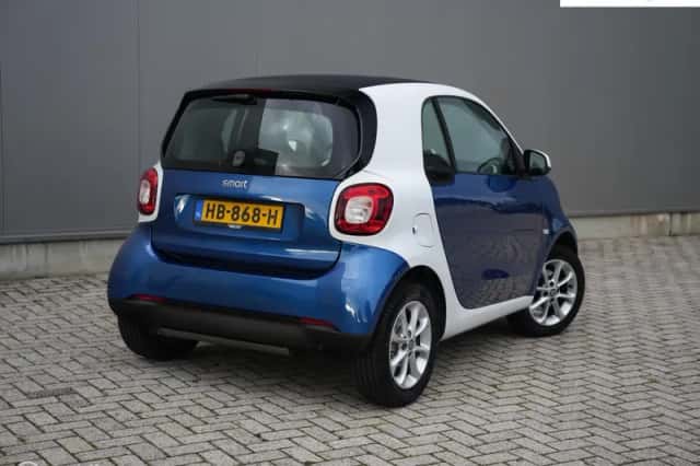 Smart ForTwo (2015) thumbnail 3