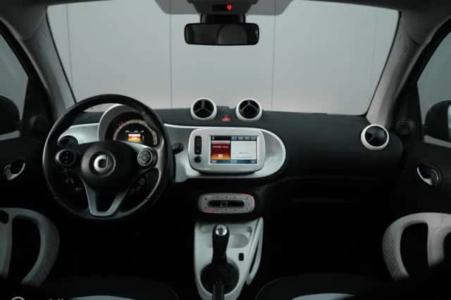 Smart ForTwo (2015) thumbnail 5