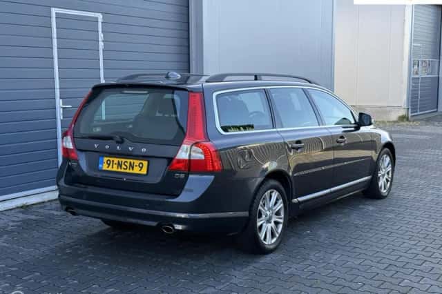 Volvo V70 (2010) thumbnail 3