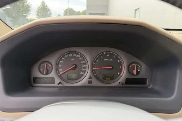 Volvo V70 (2000) thumbnail 6