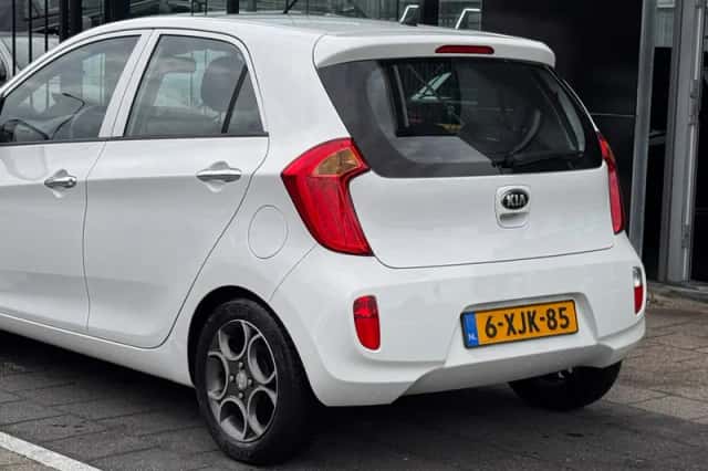 Kia Picanto (2014) thumbnail 4