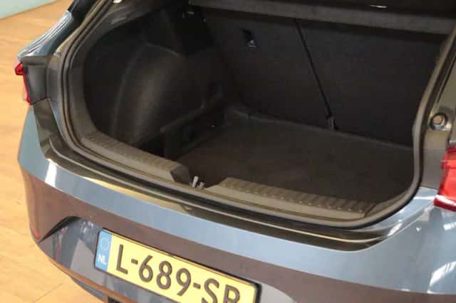 SEAT Leon (2021) thumbnail 5