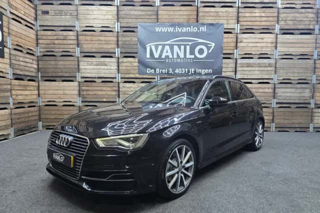 Audi A3 (2015) thumbnail 1