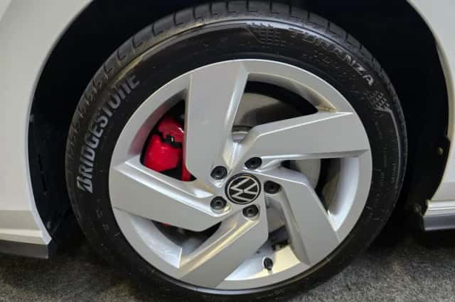 Volkswagen Golf (2021) thumbnail 2