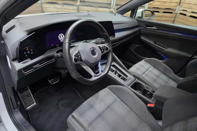 Volkswagen Golf (2021) thumbnail 3