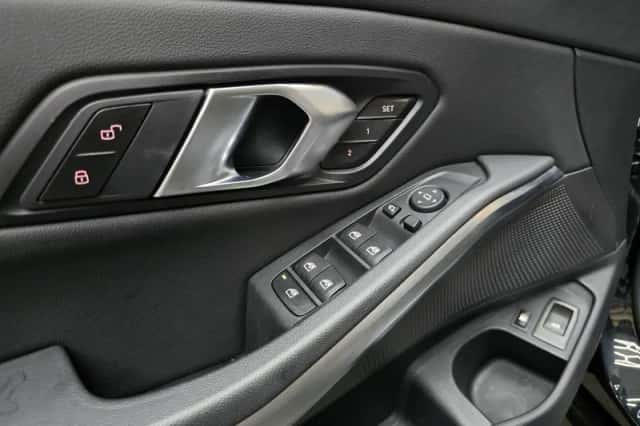 BMW 3-Serie (2024) thumbnail 4