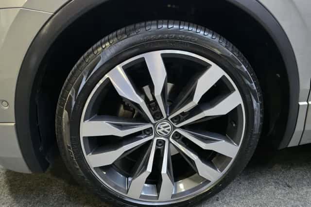 Volkswagen Tiguan (2019) thumbnail 2