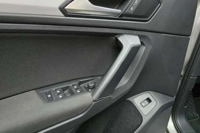 Volkswagen Tiguan (2019) thumbnail 4