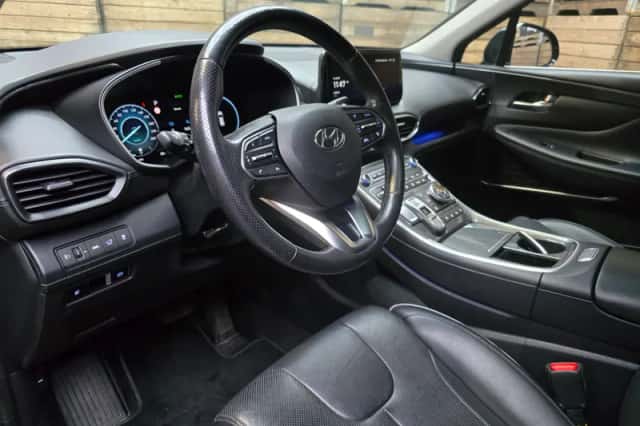 Hyundai Santa Fe (2023) thumbnail 3