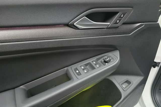 Volkswagen Golf (2025) thumbnail 4