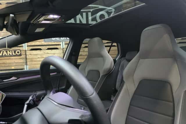 Volkswagen Golf (2025) thumbnail 6
